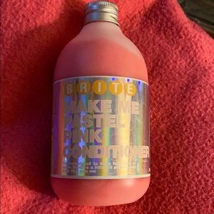 Coloring hair conditioner